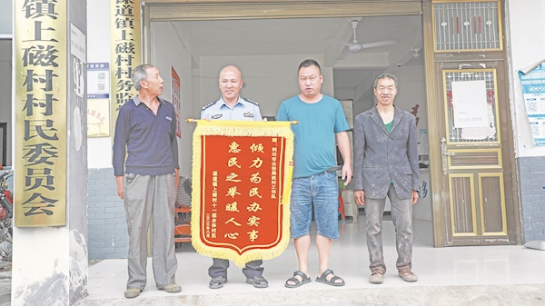 自费买辆二手车一年“跑腿”十万里 “跑跑书记”乐为4000多名村民KAIYUN办实事(图2)