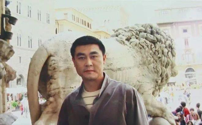深圳“黑老大”4400万名表被拍卖谁让保安变富豪？500亿帝国崩了(图3)